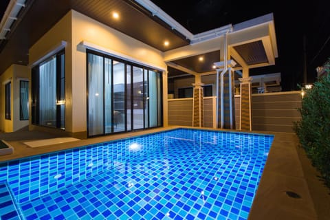 Facade/entrance, Garden, Balcony/Terrace, Banquet/Function facilities, Evening entertainment, Pool view, Swimming pool