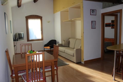 Communal lounge/ TV room, Living room, Dining area