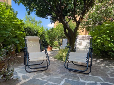 Property building, Facade/entrance, Garden