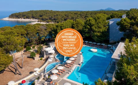 Natural landscape, Food and drinks, Pool view, Sea view, Swimming pool, children, sunbed