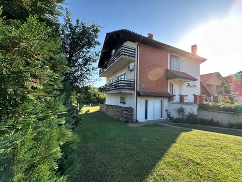 Property building, Day, Garden, Garden view