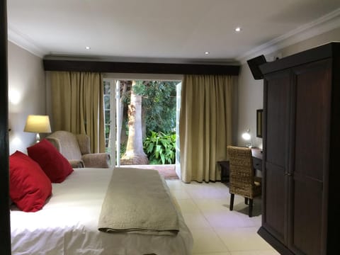 Photo of the whole room, Bedroom, Garden view