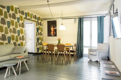 Balcony/Terrace, Living room, Photo of the whole room, Decorative detail, Seating area, Dining area