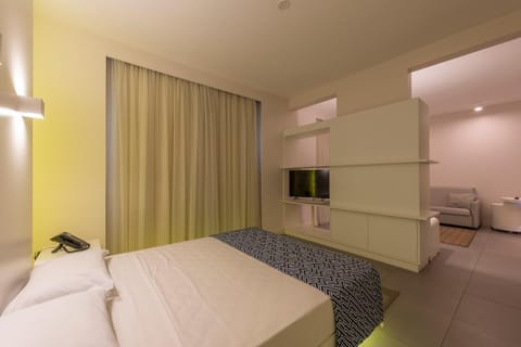 TV and multimedia, Photo of the whole room, Bedroom