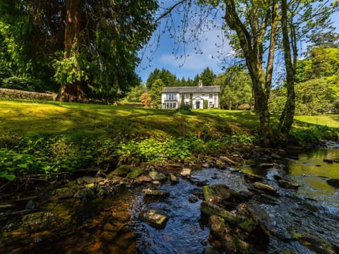 Strathendrick House Magnificent property with Garden House in Scotland
