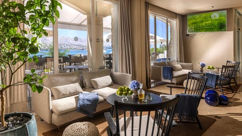 Natural landscape, Living room, Lounge or bar, Seating area, Sea view