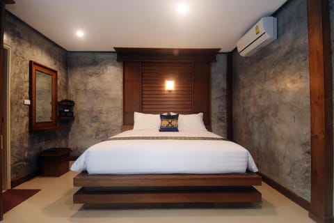 Bed, Photo of the whole room, Bedroom, air conditioner