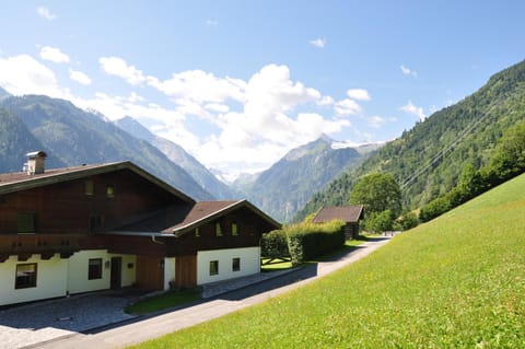 Property building, Spring, Day, Natural landscape, On site, Mountain view