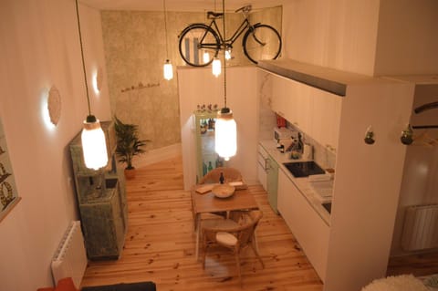 Coffee/tea facilities, Kitchen or kitchenette, Living room, Dining area