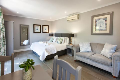 View (from property/room), Seating area, Bedroom