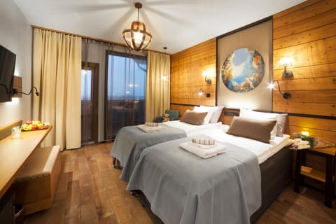 Bed, Photo of the whole room, Decorative detail, Decorative detail