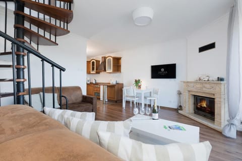 TV and multimedia, Living room, Seating area, flat iron