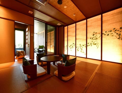 Photo of the whole room, Decorative detail