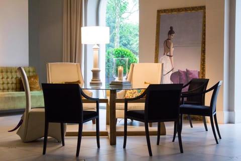 Living room, Decorative detail, Decorative detail, Seating area, Dining area