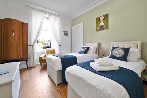 Bed, Bedroom, wardrobe