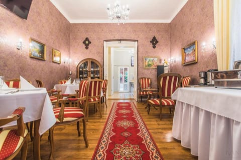 Restaurant/places to eat, Communal lounge/ TV room, Lobby or reception, Lounge or bar, Banquet/Function facilities