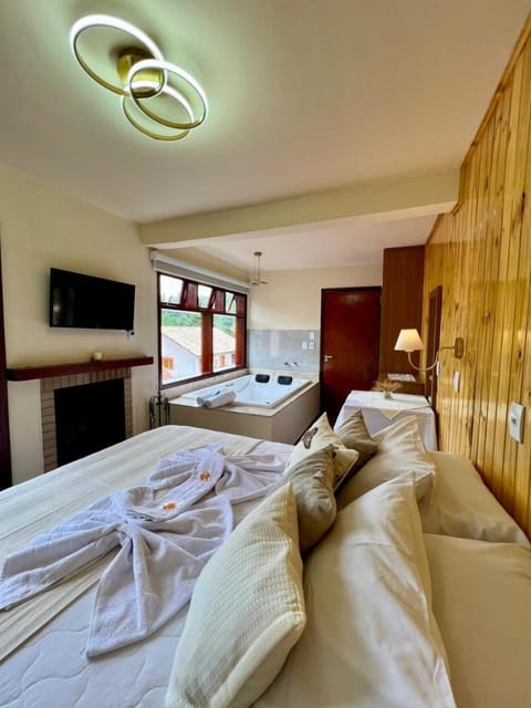 Hot Tub, TV and multimedia, Photo of the whole room, Bedroom
