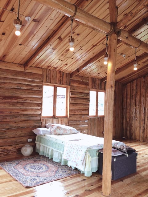 Photo of the whole room, Decorative detail