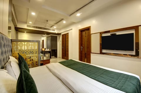 Bed, TV and multimedia
