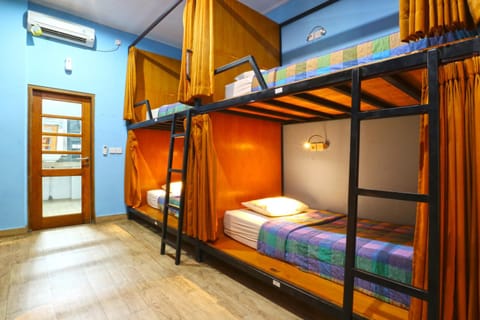 Bedroom, bunk bed