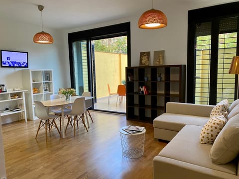TV and multimedia, Kitchen or kitchenette, Living room, Dining area