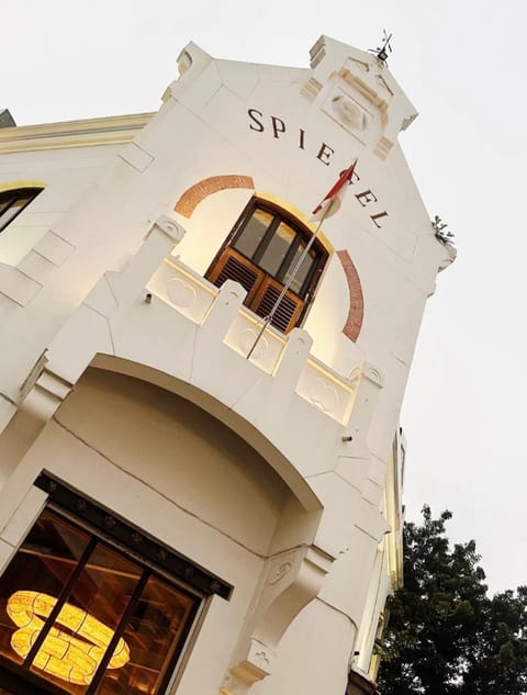 Property building, Restaurant/places to eat