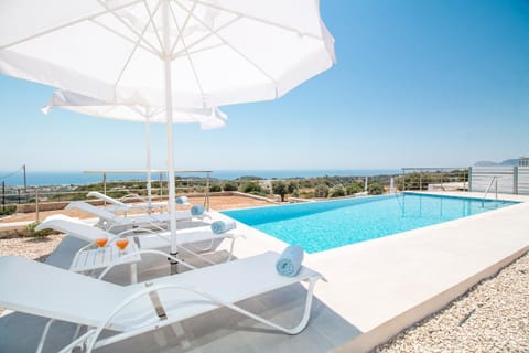 Day, View (from property/room), Pool view, Sea view, Swimming pool, sunbed