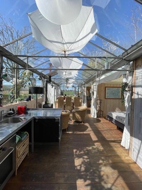 Vrijstaande accommodatie Glamping de Kas InN House in South Holland (province)