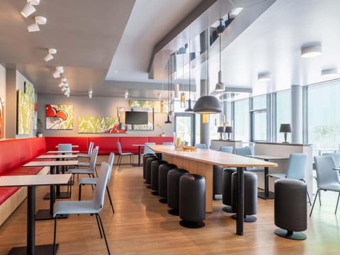 Lounge or bar, Breakfast