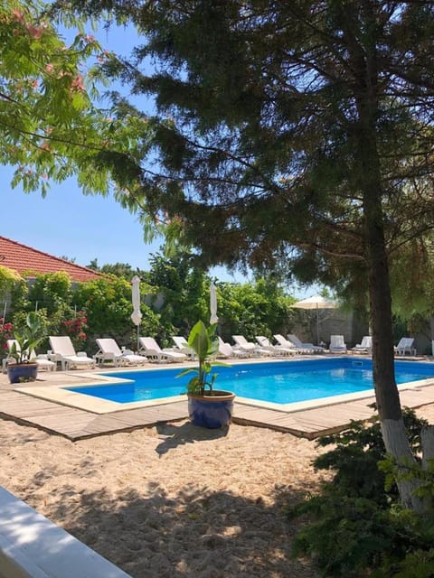 Swimming pool