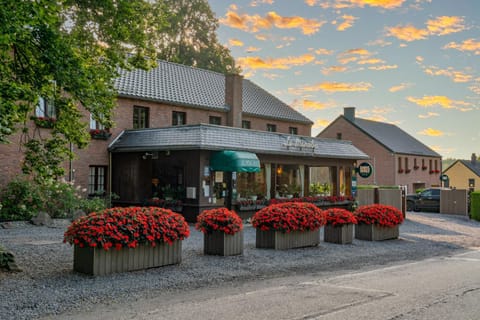 Logis Hôtel Le Menobu Hotel in Wallonia, Belgium