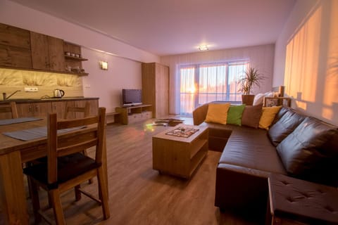 Living room, Photo of the whole room, Decorative detail