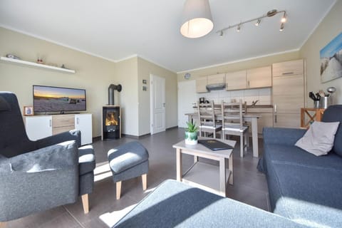 Kitchen or kitchenette, Living room, Seating area, Dining area, flat iron