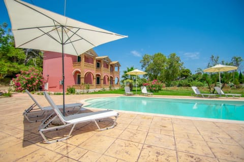 Property building, Garden, Swimming pool, sunbed