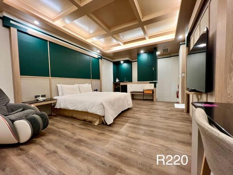 Bed, TV and multimedia, Photo of the whole room, Bedroom