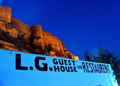Natural landscape, Logo/Certificate/Sign, Landmark view, Street view