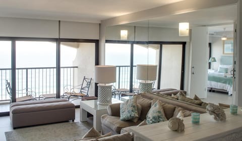 Balcony/Terrace, Living room, Seating area, Sea view