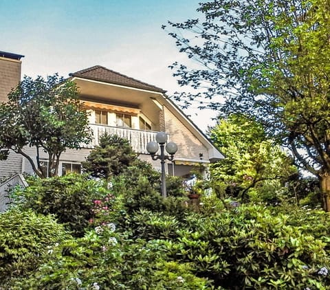 Property building, Facade/entrance, Garden