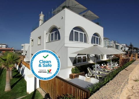 Facade/entrance, Balcony/Terrace, Beach, Sea view