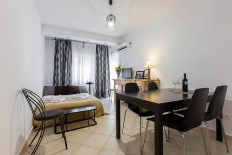 Seating area, Bedroom