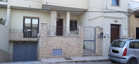 Property building, Facade/entrance, Parking