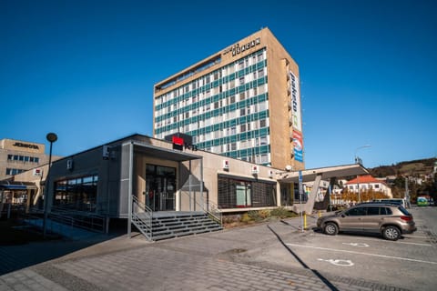 Property building, Neighbourhood, Parking