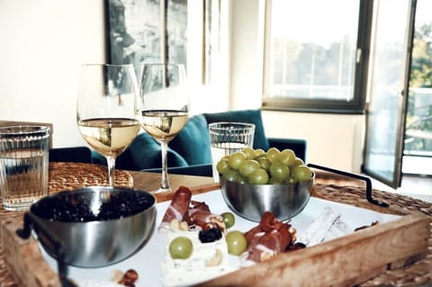 Food and drinks, Continental breakfast