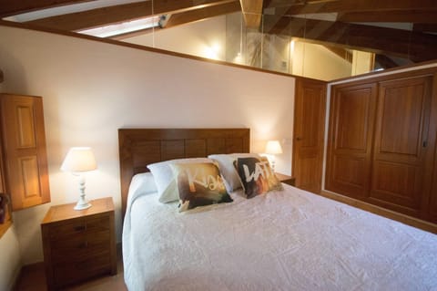 Photo of the whole room, Decorative detail, Decorative detail, Bedroom