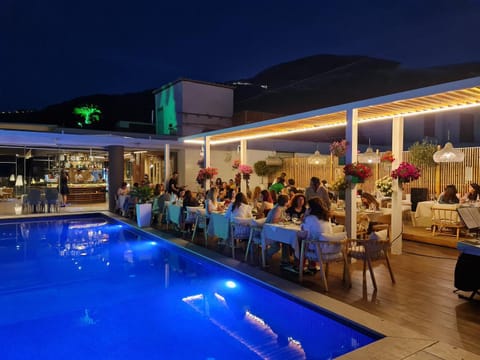 People, Swimming pool