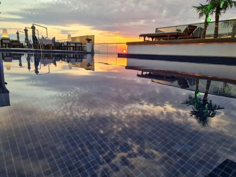 Swimming pool, Sunrise