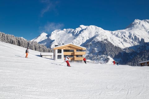 Neighbourhood, Natural landscape, Winter, Summer, Golfcourse, Sauna, Skiing, Balcony/Terrace, Lobby or reception, Fitness centre/facilities, Hiking, Mountain view, Swimming pool, Continental breakfast, Alcoholic drinks, Non alcoholic drinks, Open Air Bath