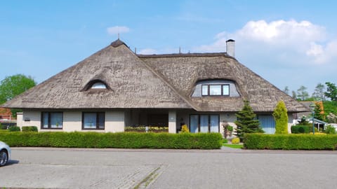 Property building, Facade/entrance, Garden