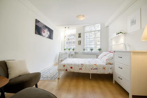 Bed, Photo of the whole room, Decorative detail