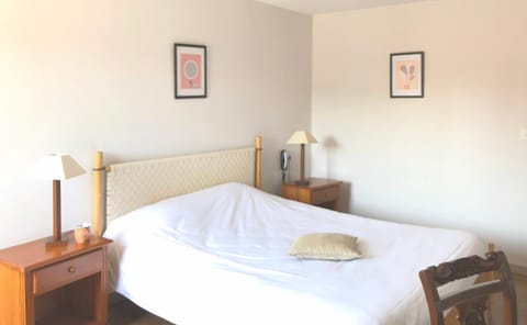 Bed, Decorative detail, Bedroom